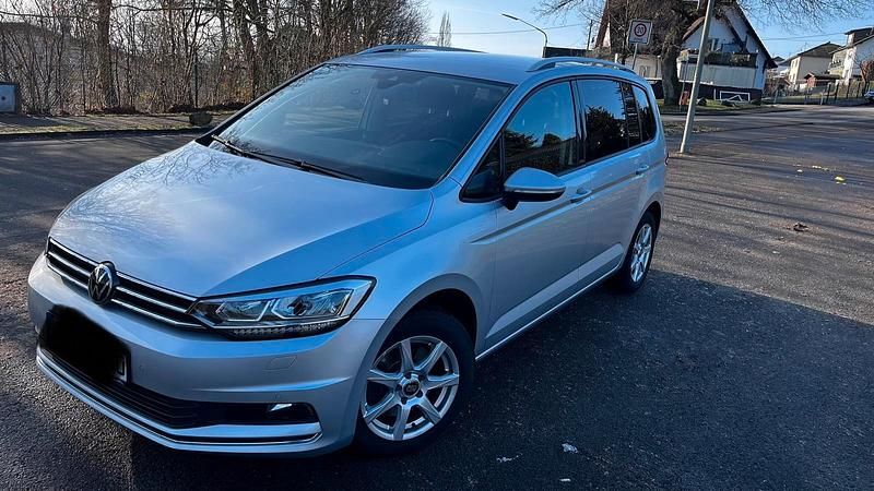 Silber Gebraucht 2021 VW Touran Van / Kleinbus | 20.400 € (Superpreis) - Bild 1/4
