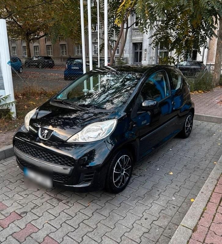 Gebraucht Peugeot 107 68 PS (50 kW) 2010 Schwarz Kleinwagen