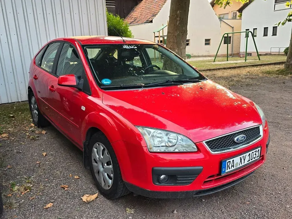 Gebraucht Ford Focus Ghia 101 PS (74 kW) 2005 Rot Limousine
