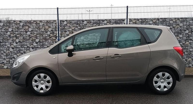 Gebraucht Opel Meriva Edition 101 PS (74 kW) 2012 Braun Van / Kleinbus