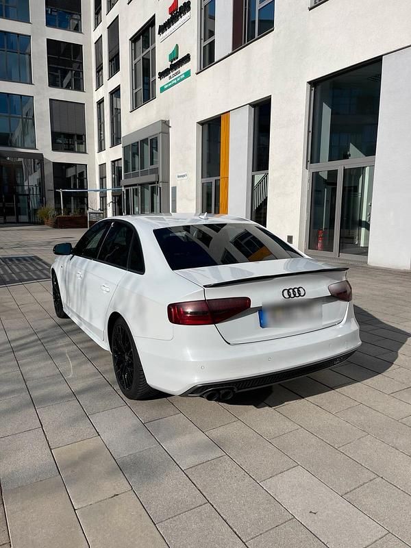 Gebraucht Audi A4 211 PS (155 kW) 2015 Weiß Limousine