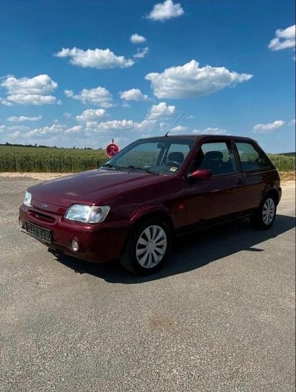 Gebraucht Ford Fiesta 73 PS (53 kW) 1993 Violet Kleinwagen