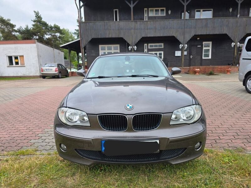 Braun Gebraucht 2005 BMW 116 Kleinwagen | 1.500 € (Guter Preis) - Bild 1/4