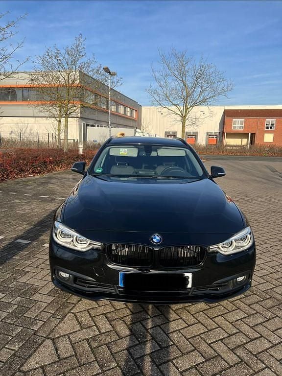 Gebraucht BMW 318 Efficient Dynamics 136 PS (100 kW) 2019 Schwarz Kombi