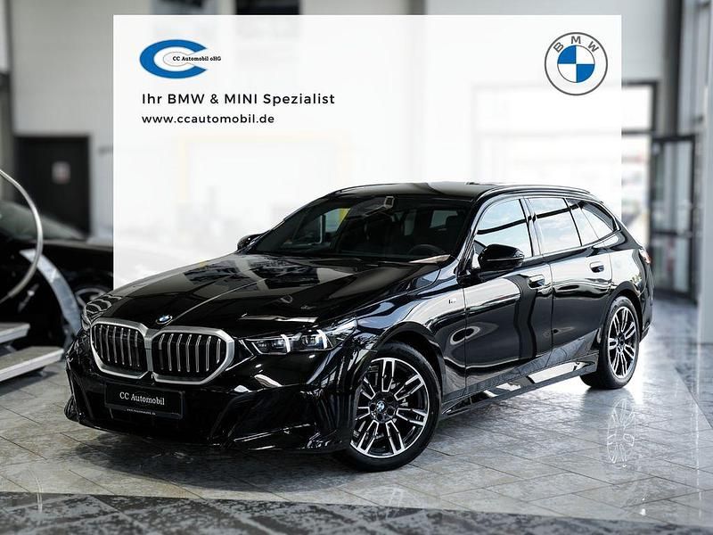 Saphirschwarz Gebraucht 2025 BMW 520 M Sport Kombi | 54.448 € (Superpreis) - Bild 1/3