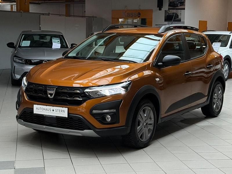 Orange Gebraucht 2022 Dacia Sandero Essentiel Kleinwagen | 12.990 € (Superpreis) - Bild 1/4