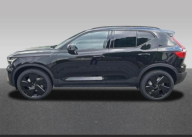 Neu Volvo XC40 Plus 197 PS (144 kW) 2025 Onyx black / metallic SUV