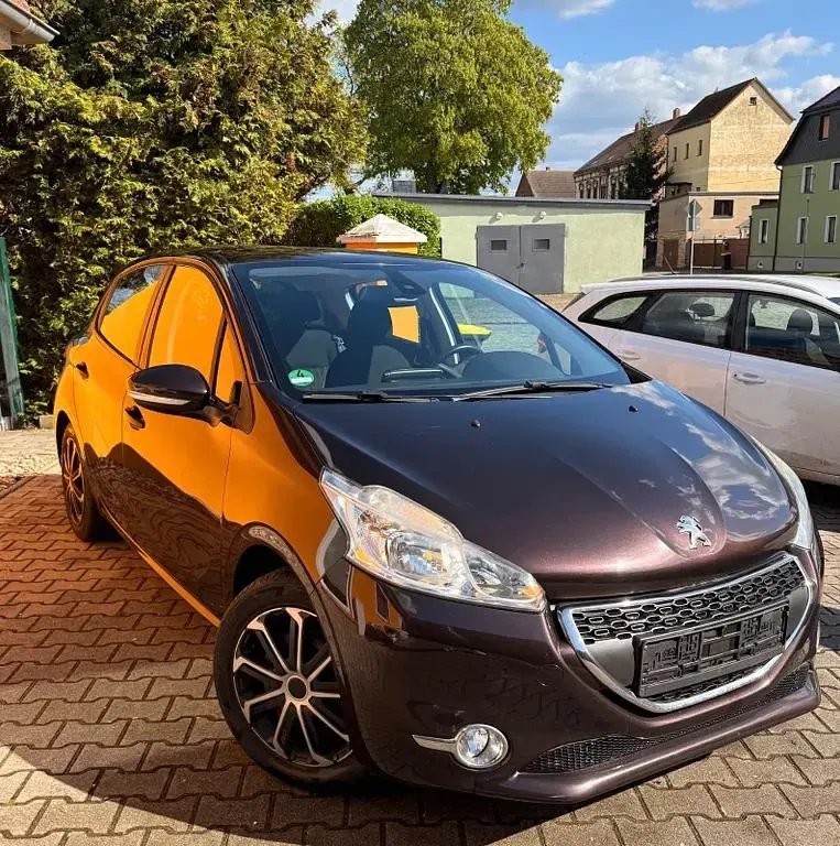 Gebraucht Peugeot 208 Active 82 PS (60 kW) 2013 Schwarz Kleinwagen