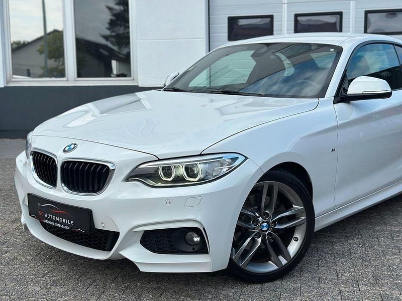 Weiß Gebraucht 2016 BMW 220 M Sport Coupé | 19.990 € (Fairer Preis) - Bild 1/4