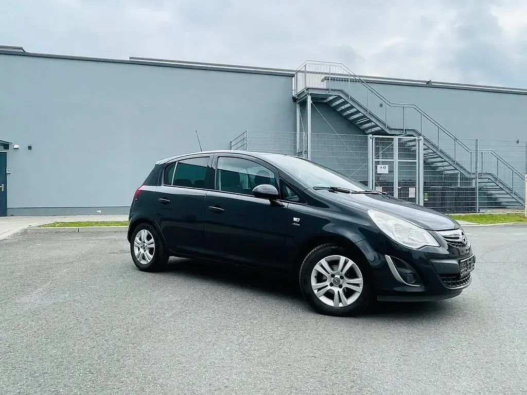Usata Opel Corsa Active 101 CV (74 kW) 2013 Nero Utilitaria