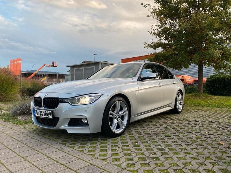 Silber Gebraucht 2014 BMW 318 M Sport Limousine | 10.900 € (Fairer Preis) - Bild 1/4