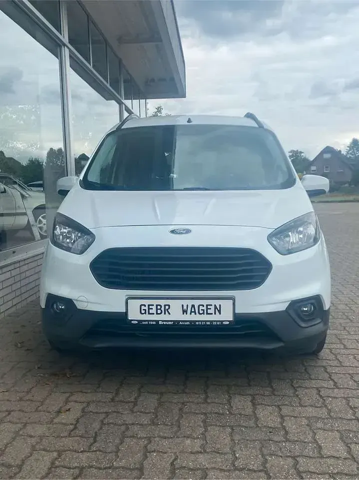 Używany Ford Transit Trend 101 KM (74 kW) 2018 Biały Kombi
