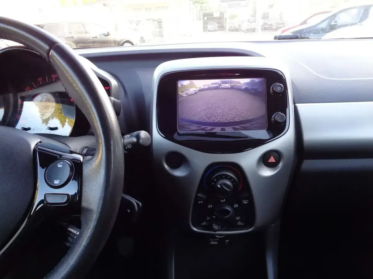 Gebraucht Toyota Aygo 69 PS (50 kW) 2015 Weiss Kleinwagen