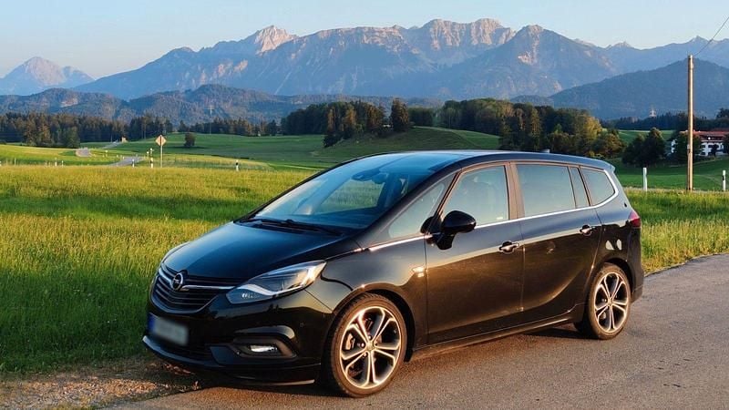 Gebraucht Opel Zafira Tourer Business Innovation 170 PS (125 kW) 2017 Schwarz Van / Kleinbus