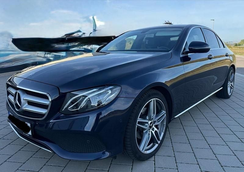 Gebraucht Mercedes E220 194 PS (142 kW) 2016 Blau Limousine