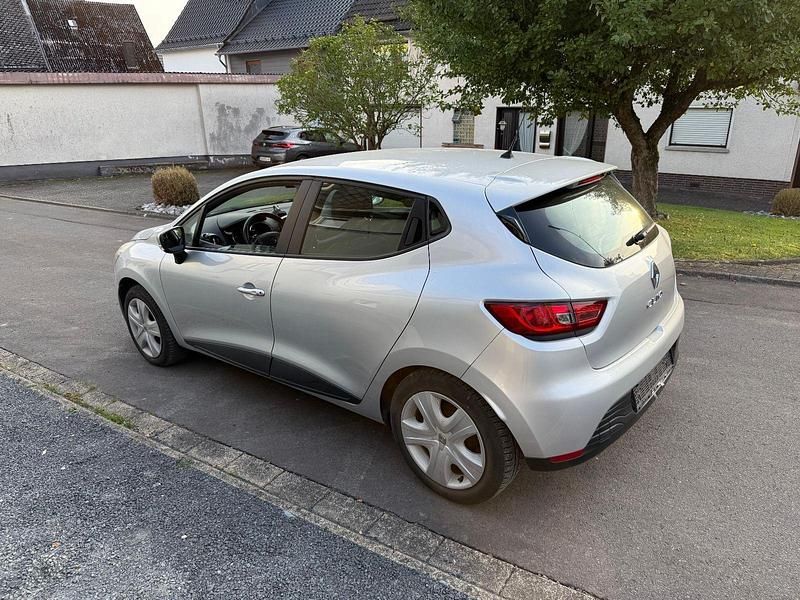 Grau Gebraucht 2014 Renault Clio IV Dynamique Kleinwagen | 4.990 € (Guter Preis) - Bild 1/4