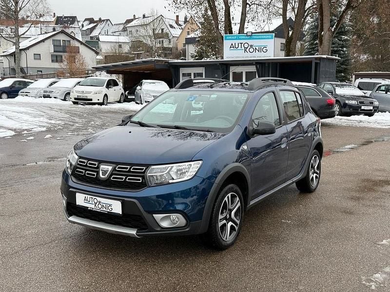Gebraucht Dacia Sandero Celebration 90 PS (66 kW) 2018 Blau Limousine