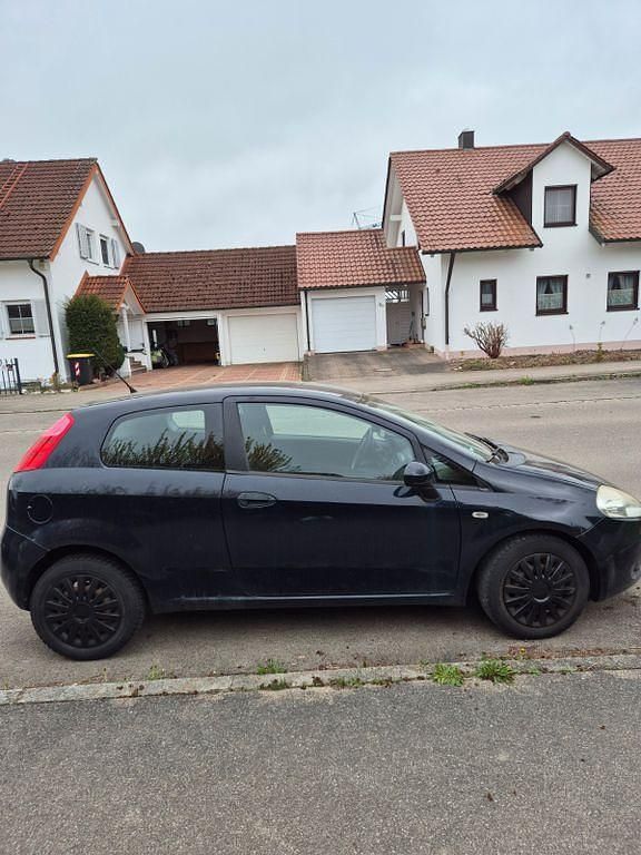 Gebraucht Fiat Punto Active 65 PS (47 kW) 2009 Blau Kleinwagen