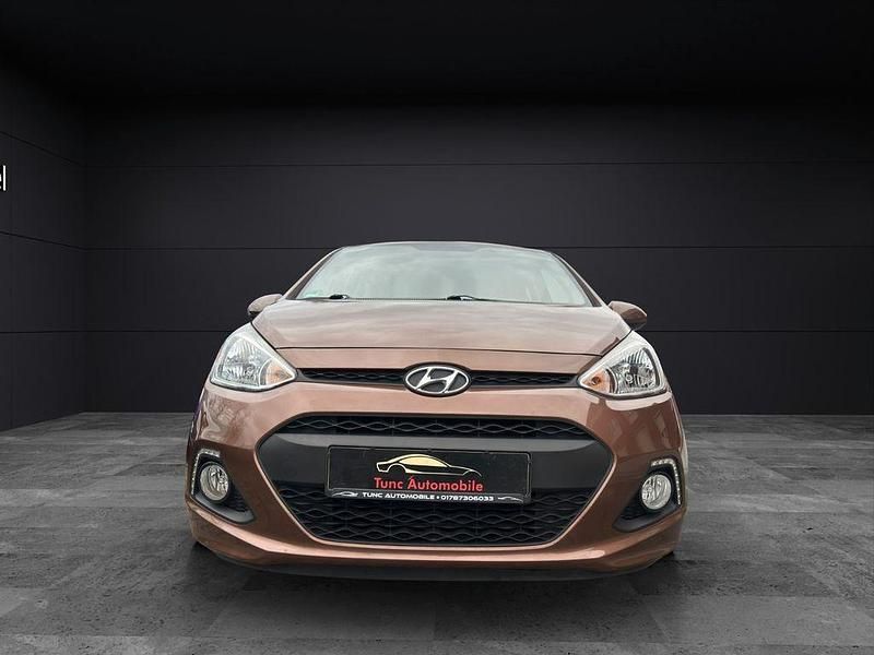 Gebraucht Hyundai i10 YES! 87 PS (63 kW) 2015 Braun Kleinwagen