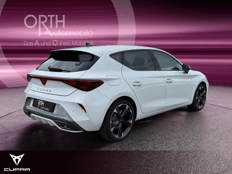 Neu Cupra Leon 150 PS (110 kW) 2026 Nevada weiss Limousine