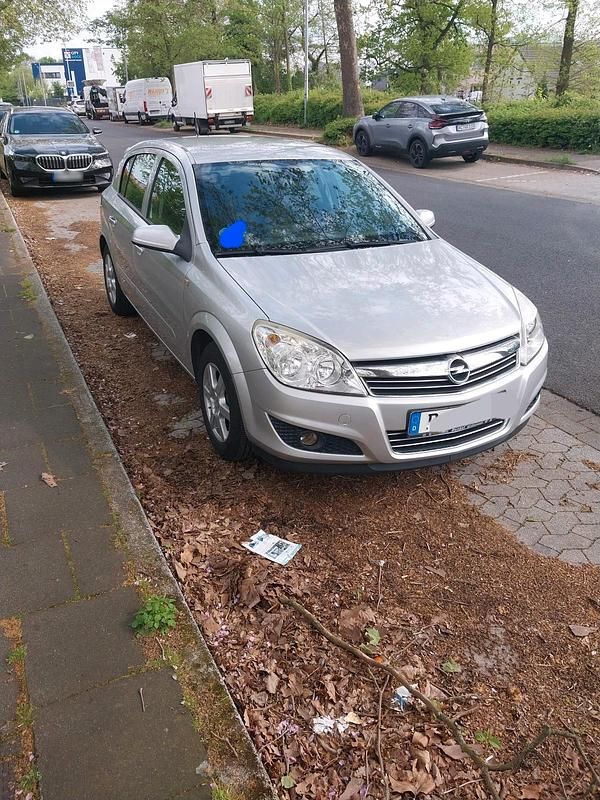 Second-hand Opel Astra 90 CP (66 kW) 2008 Argintiu Hatchback