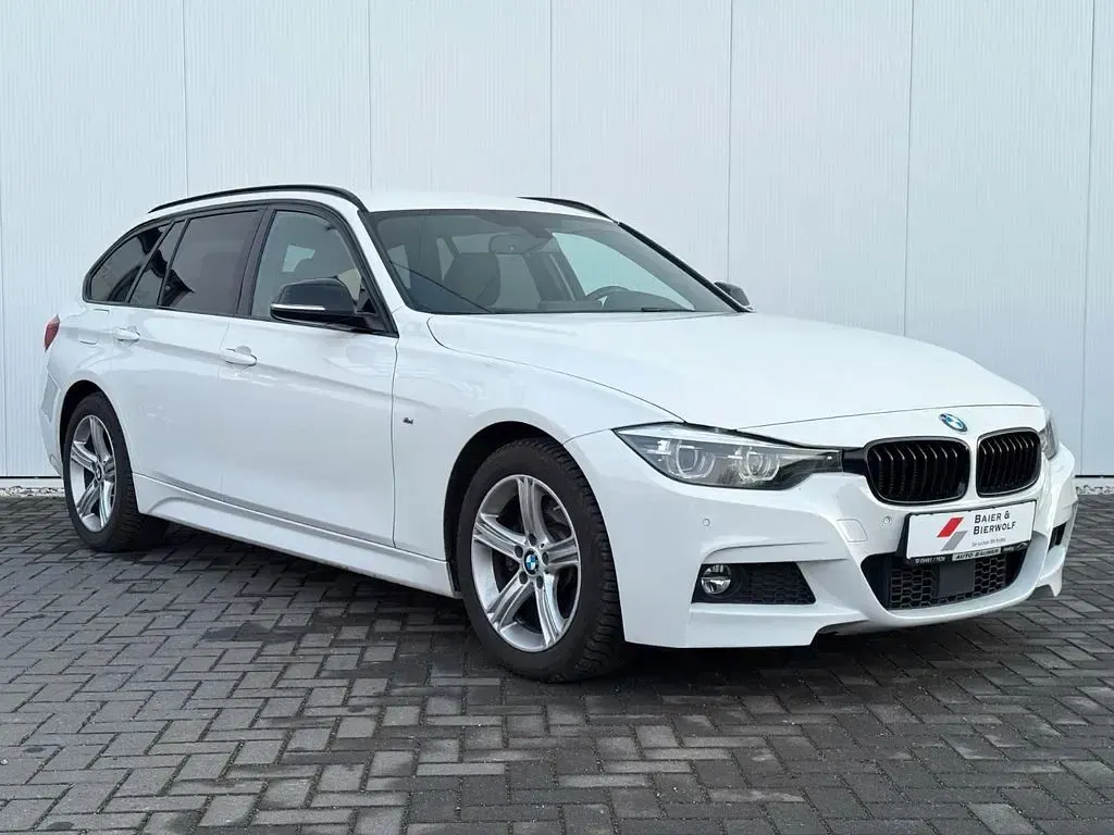 Gebraucht BMW 330 M Sport 258 PS (189 kW) 2019 Weiß Kombi