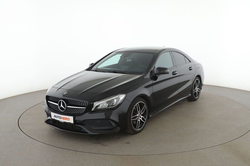 Schwarz Gebraucht 2018 Mercedes CLA200 AMG line Limousine | 24.530 € (Teuer) - Bild 1/4