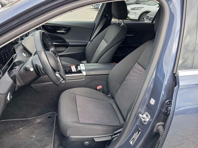Gebraucht Mercedes C200 163 PS (119 kW) 2023 Blau Limousine