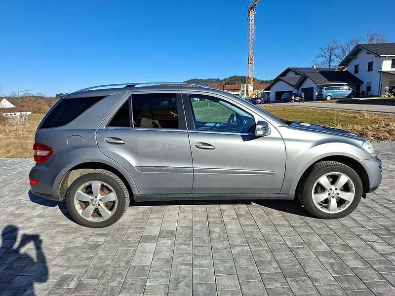 Gebraucht Mercedes ML350 231 PS (169 kW) 2011 Grau SUV