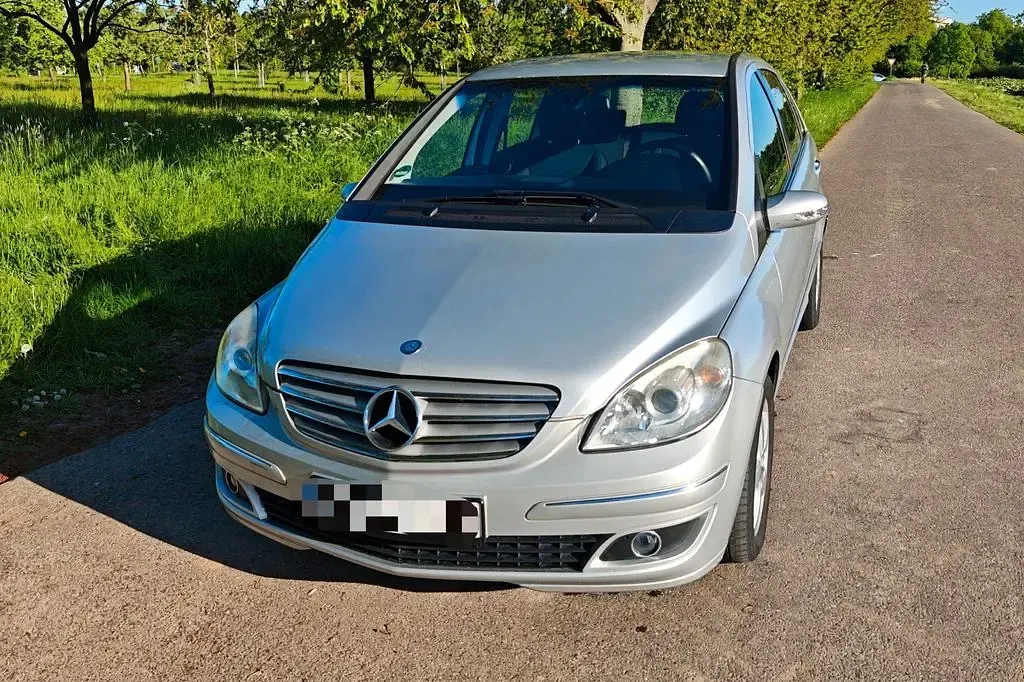 Gebraucht Mercedes B180 122 PS (89 kW) 2005 Silber Van / Kleinbus