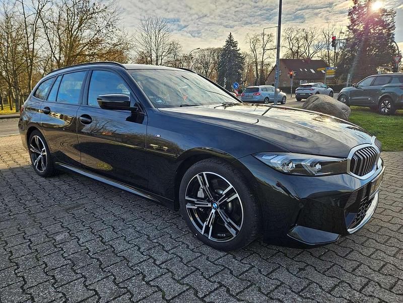 Gebraucht BMW 330 M Sport 245 PS (180 kW) 2024 Black saphire metallic Kombi