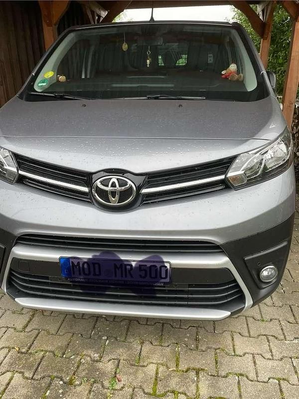 Grau Gebraucht 2023 Toyota Proace Van / Kleinbus | 19.990 € (Superpreis) - Bild 1/4