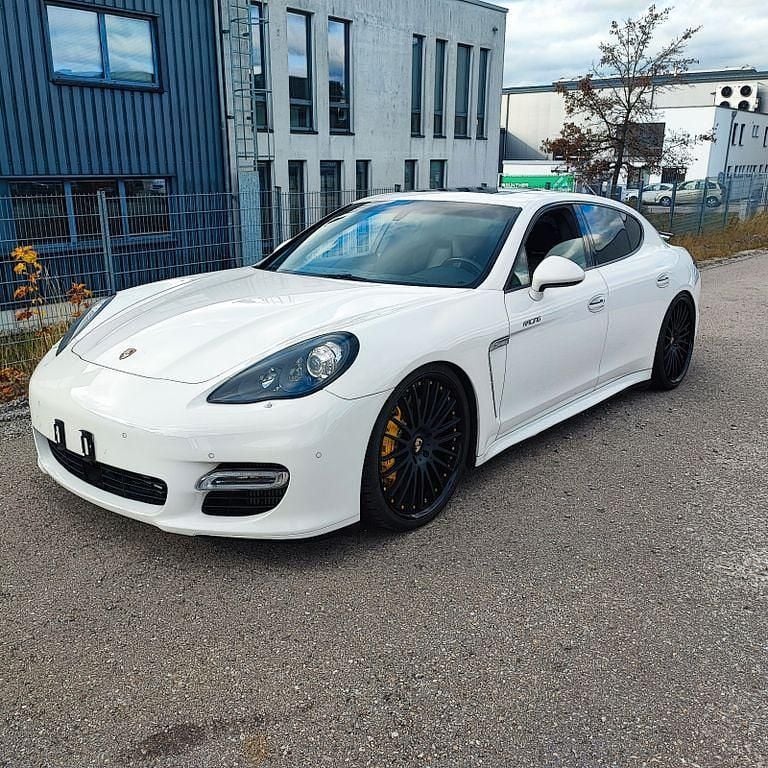 Weiß Gebraucht 2012 Porsche Panamera Turbo S Limousine | 27.700 € (Guter Preis) - Bild 1/4