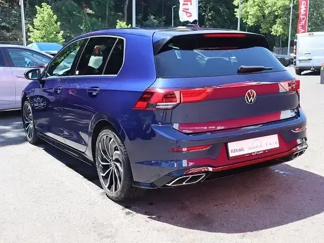 Gebraucht VW Golf VIII R-line 150 PS (110 kW) 2021 Atlantic blue metallic Limousine