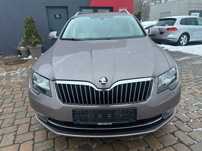 Gebraucht Skoda Superb Elegance 170 PS (125 kW) 2014 Violet Kombi