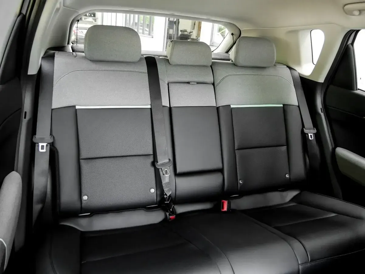 Neu Kia EV4 Earth 150 kW (204 PS) 2026 Grau Limousine