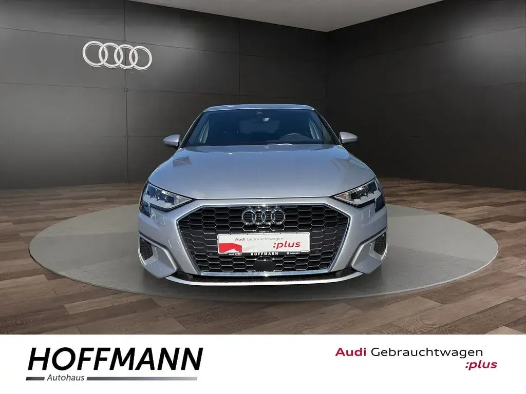 Używany Audi A3 Advanced 150 KM (110 kW) 2021 Srebrny Sedan/Limuzyna