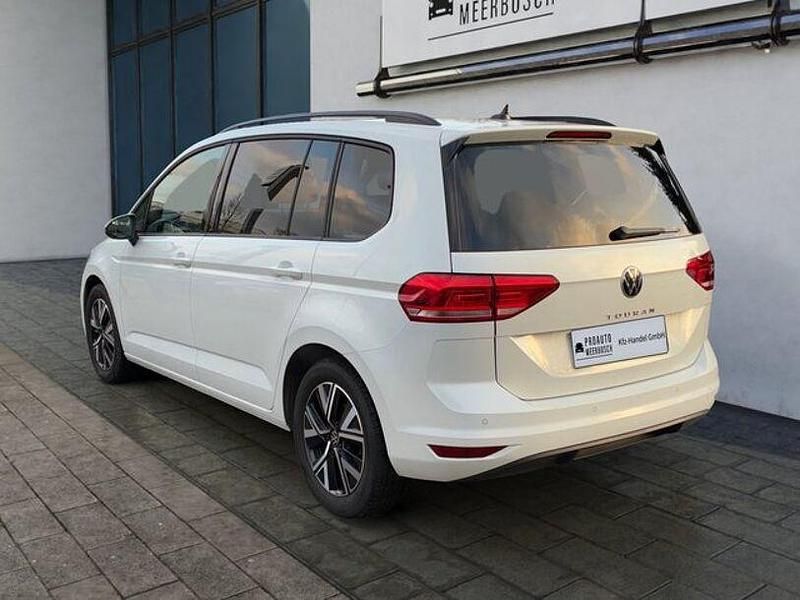 Gebraucht VW Touran Comfortline 150 PS (110 kW) 2024 Oryxweiß perlmutteffekt Van / Kleinbus