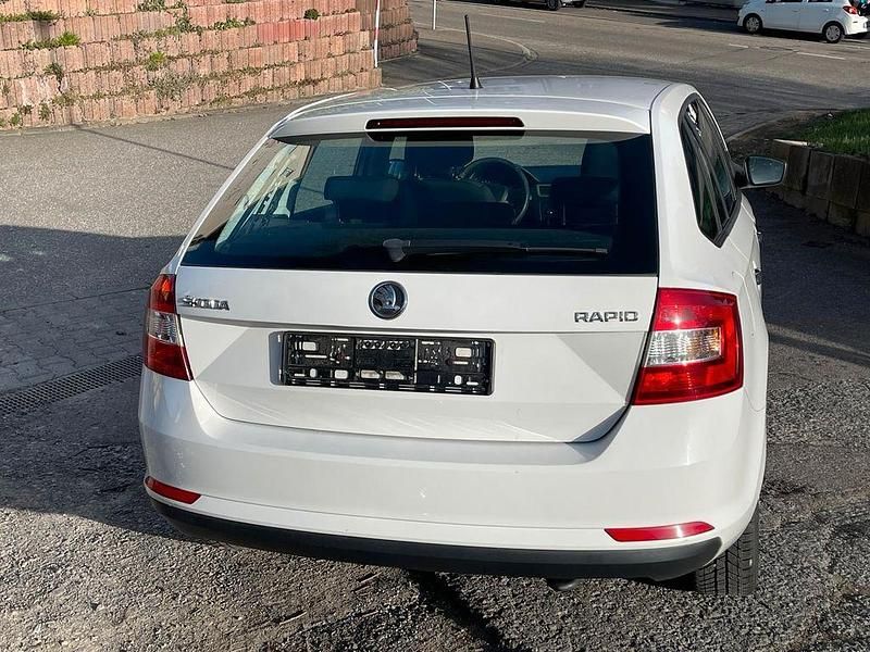Gebraucht Skoda Rapid Active 90 PS (66 kW) 2013 Weiß Kleinwagen