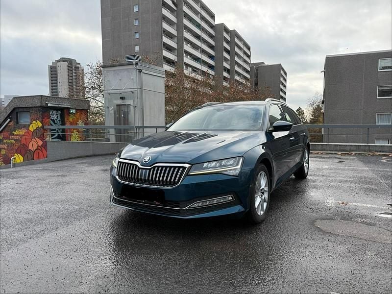 Blau Gebraucht 2021 Skoda Superb Kombi | 15.999 € (Superpreis) - Bild 1/4