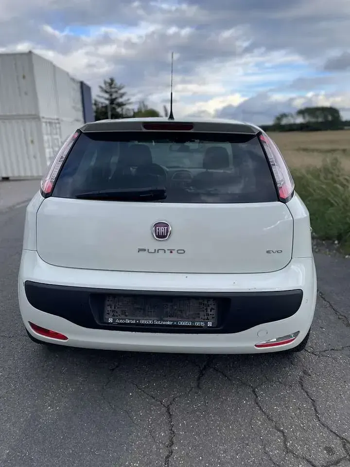 Gebraucht Fiat Punto 135 PS (99 kW) 2011 Weiß Kleinwagen
