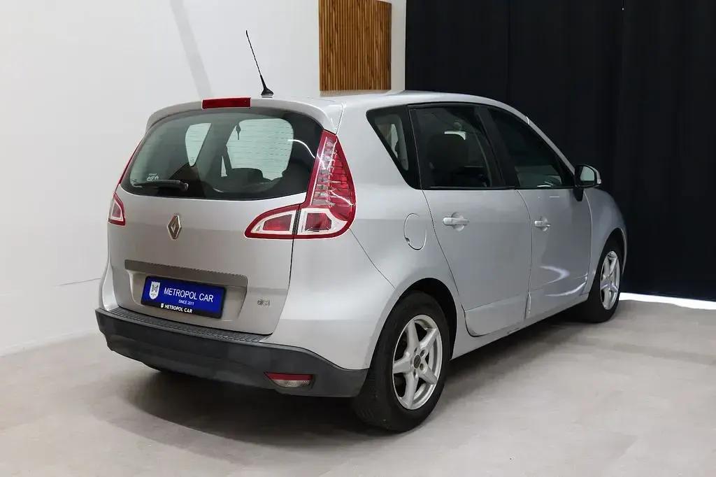 Gebraucht Renault Scénic III Expression 106 PS (77 kW) 2012 Silber Van / Kleinbus