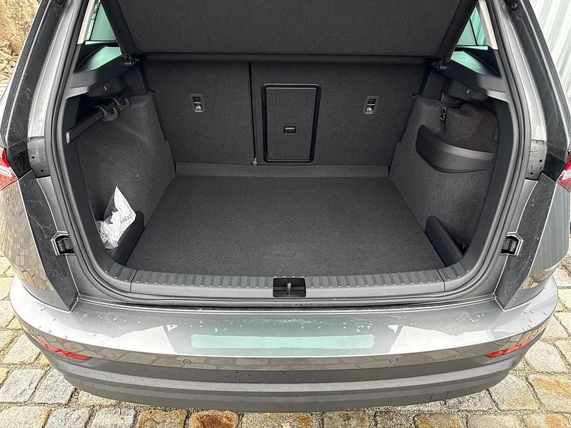 Neu Skoda Karoq Selection 150 PS (110 kW) 2025 Schwarz metallic SUV