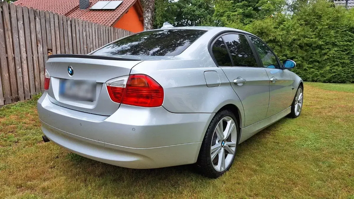 Gebraucht BMW 318 129 PS (94 kW) 2007 Silber Limousine