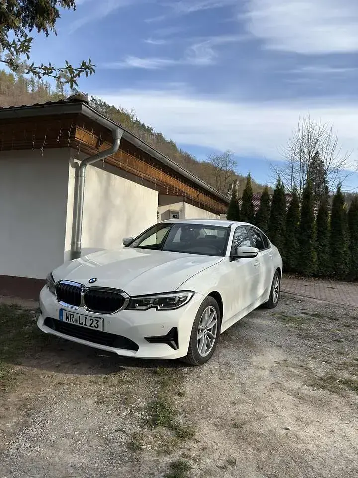 Gebraucht BMW 320 190 PS (139 kW) 2022 Weiß Limousine