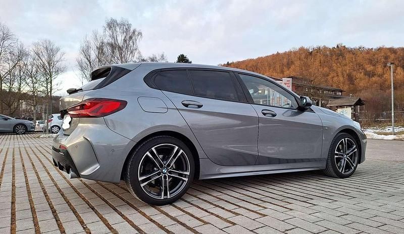 Gebraucht BMW 118 M Sport 150 PS (110 kW) 2023 Grau Kleinwagen