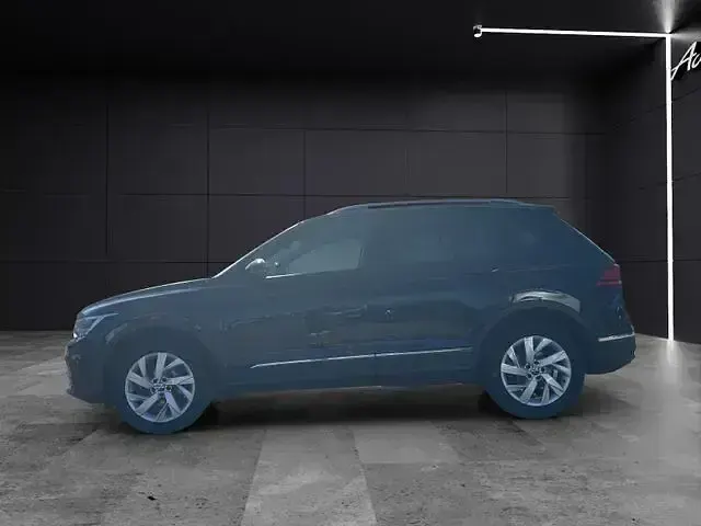 Gebraucht VW Tiguan Life 150 PS (110 kW) 2021 Schwarz SUV