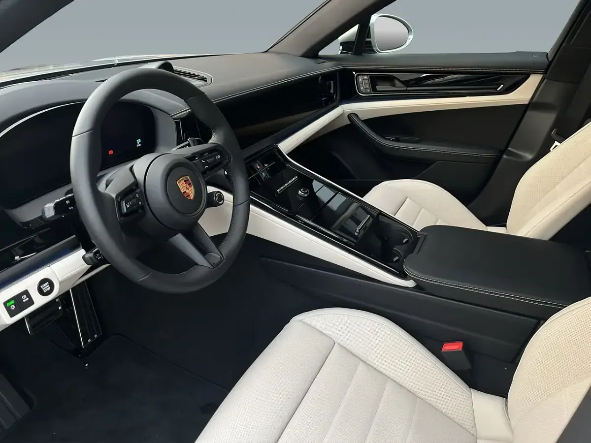 Neu Porsche Panamera 471 PS (346 kW) 2026 Dolomitsilbermetallic (metallic) Kleinwagen