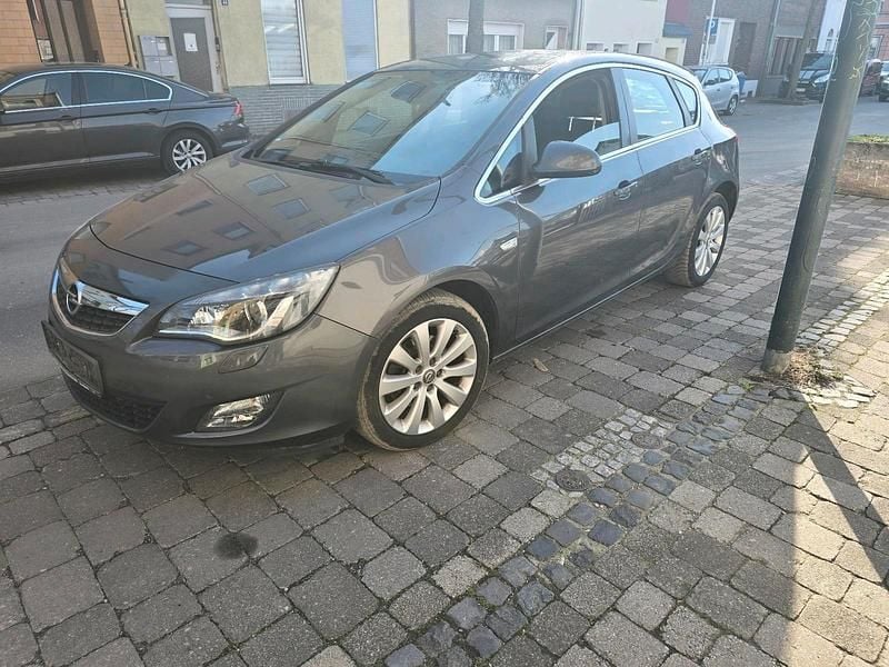 Gebraucht Opel Astra 110 PS (80 kW) 2010 Grau Limousine