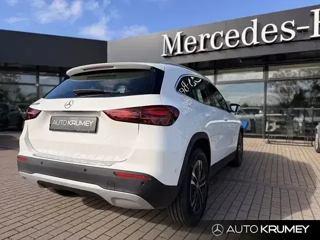 Gebraucht Mercedes GLA180 136 PS (100 kW) 2026 Weiß SUV